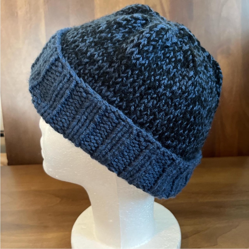 ‏One Size Handmade knit Hat. Blue. New